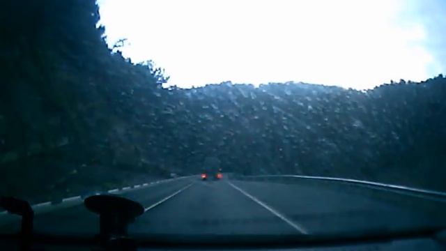 Попал, так попал. Аккуратней на поворотах! Водители длиномеров, фур, и т.п. Будте осторожнее! смотреть онлайн