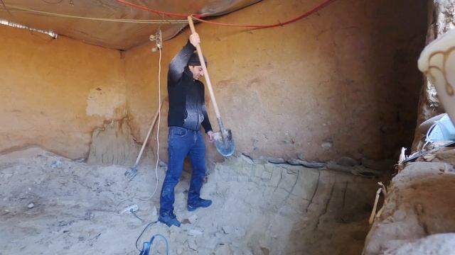 Песчаный камень убираем с болгаркой. Выравниваем пол этой комнаты смотреть онлайн