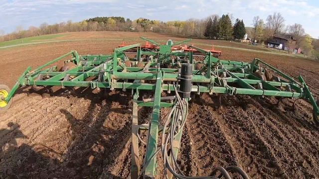 JOHN DEERE 9330 & Cultivator with Roller attachment смотреть онлайн