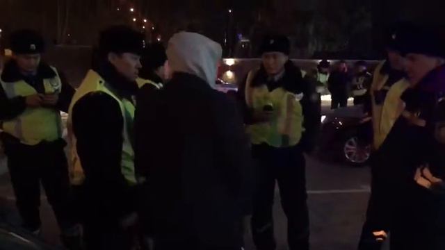 Мужчина задержан за ношение оружия в Шымкенте смотреть онлайн