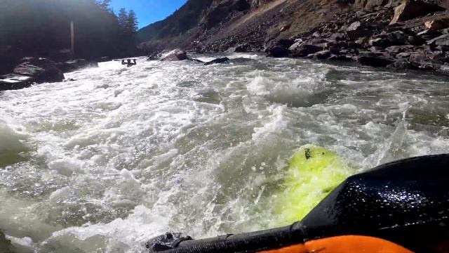 Prijon Pike on Gore canyon #kayak #whitewaterkayaking #colorado #kayakreviews #prijonpike смотреть онлайн