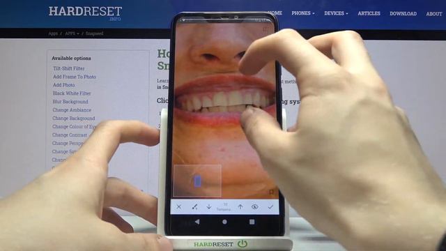 How to Use Snapseed app to Whiten The Teeth In A Photo смотреть онлайн
