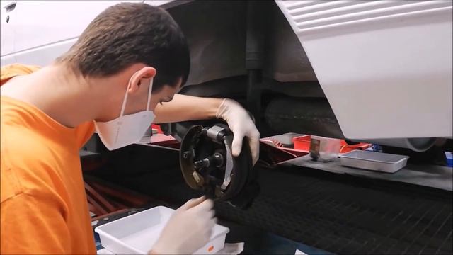 Sustitución zapatas traseras Opel Kadett E смотреть онлайн