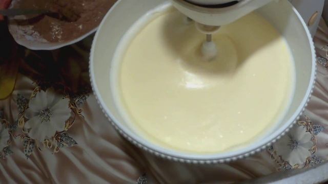 Шоколадный бисквит в мультиварке. смотреть онлайн