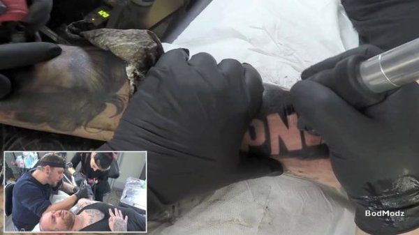 4 Hands Tattoo / 2 Tattooers on the same customer (Blackwork)