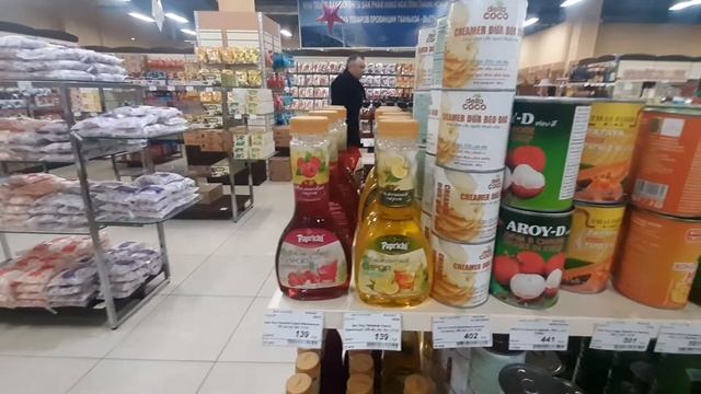 Пробежка по магазинчикам в ТЦ Ханой Москва. (прошу прощения, что без стабилизации...? не успеваю...