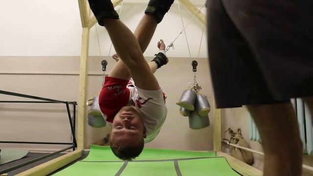 Скручивания на тренажере "ПравИло" // Правило-клуб Новосибирск смотреть онлайн