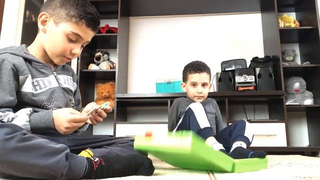 Открываем коробку с фишками и с миньонам смотреть онлайн