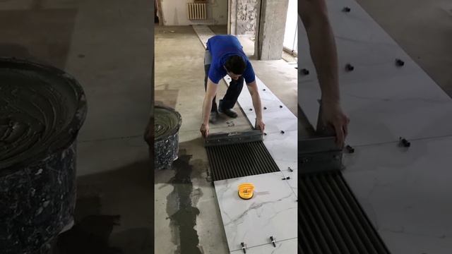 #shorts Самодельная гребенка под укладку плитки 60х60, 60х120. Быстро и эффективно смотреть онлайн