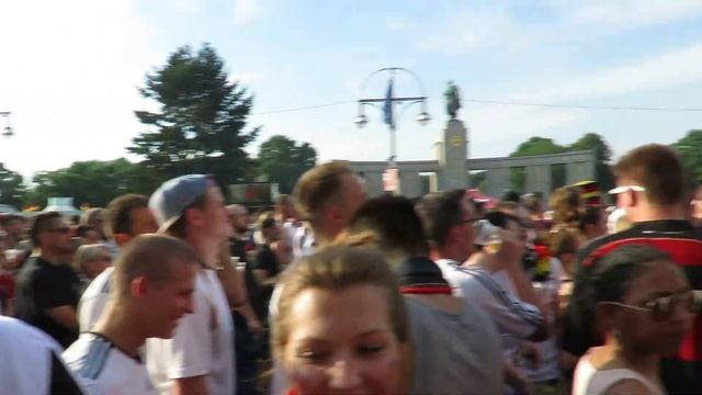 Berlin - Branderburg Gate World Cup Game V3 смотреть онлайн