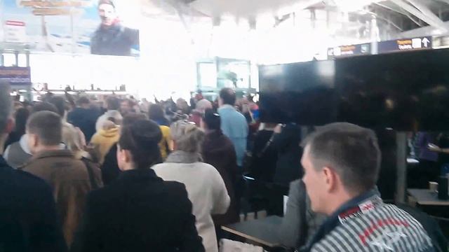 Флешмоб в терминале D в Борисполе смотреть онлайн