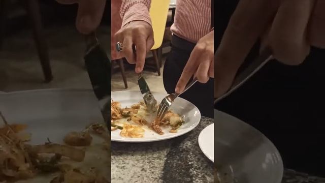 Как чистить креветки в ресторане, мастер клас. смотреть онлайн