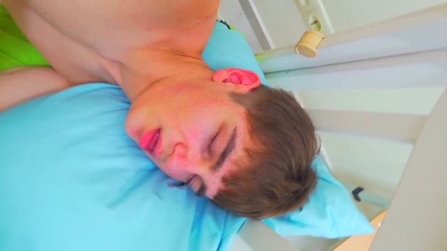 МАЛЯВКА УКРАЛ УКОЛ и НАПУГАЛ ДОКТОРА!! смотреть онлайн