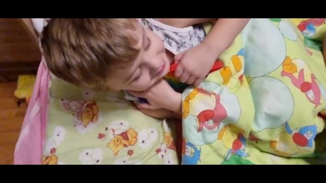 Стихи Елены Корвин "Детство моë золотое", исполняет Сергей Глазунов смотреть онлайн