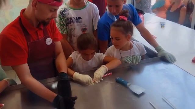 Мастер класс по приготовлению карамели ручной работы в Королевстве Леденцово смотреть онлайн