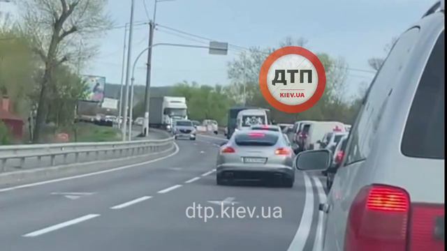 Столичное шоссе в Киев: водители на боевых единицах спешат на деокупацию столицы. смотреть онлайн