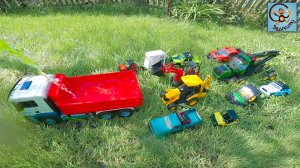 Дети и Машинки. Катаем машинки по большой луже. Манкиту