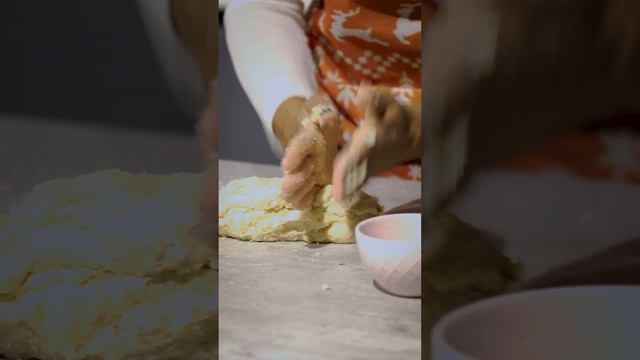 Karima's Cinnamon Bread | Video Ricetta (XMas) смотреть онлайн