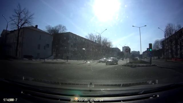 Проезд на красный, в наглую. ул. Карла Либкнехта смотреть онлайн