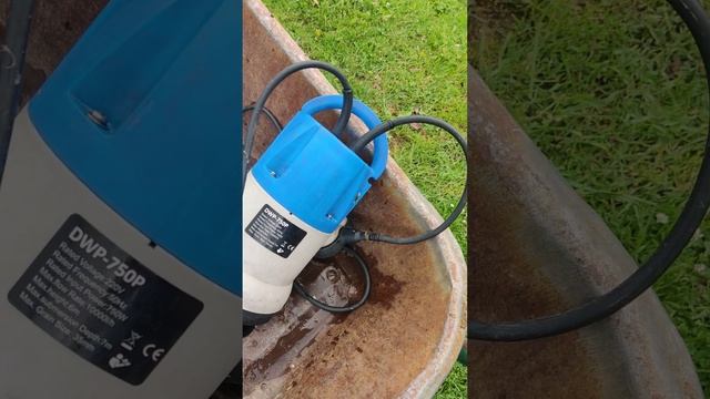 Откачивание ямы с помойками погружным насосом и кое какие переделки насоса