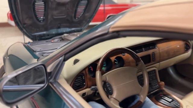 Jaguar XKR Cold Start смотреть онлайн