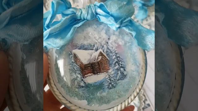 Новогодняя игрушка в технике декупаж