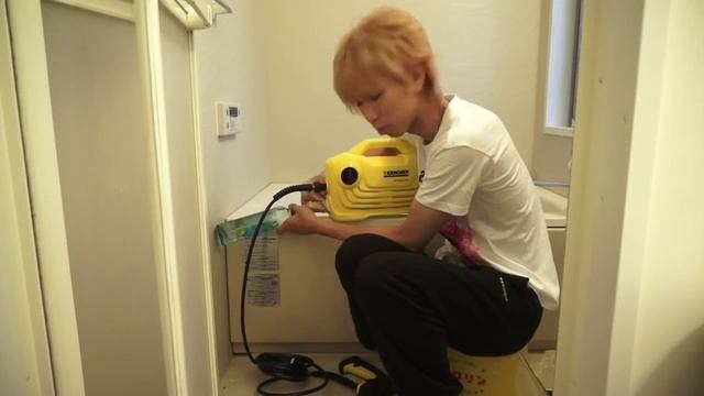 Японец хочет почистить зубы мини мойкой Karcher смотреть онлайн