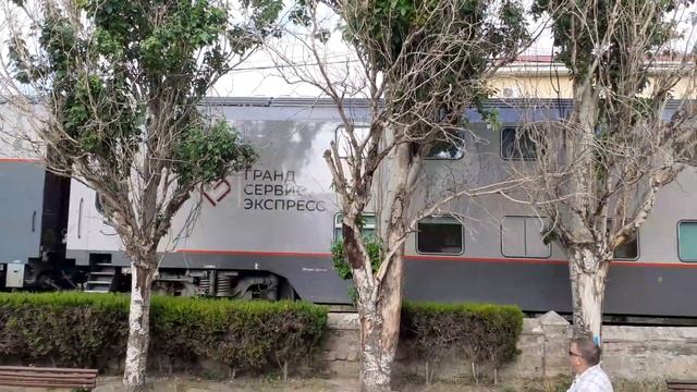 Теп70Бс с поездом Москва - Феодосия двухэтажный смотреть онлайн