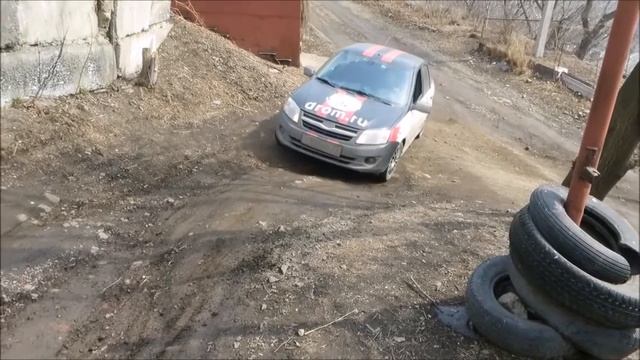 Лада Гранта Спорт (самоблок) против Лада Калина Кросс