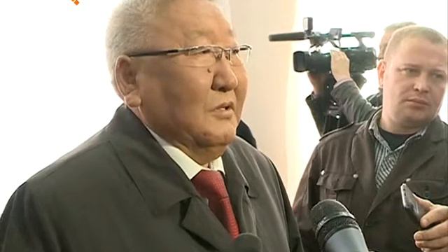 Егор Борисов с супругой пришли на свой участок отдать свой голос смотреть онлайн