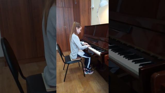 Прощеваева Мелиса исполняет И. С. Бах Менуэт соль минор 31. 01. 2020. ДШИ им. Н.Н. Алмазова смотреть онлайн