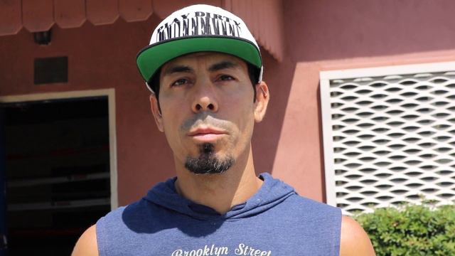 Coach Raquet Flores analyza la pelea entre Jessie Magdaleno y Rico Ramos. смотреть онлайн
