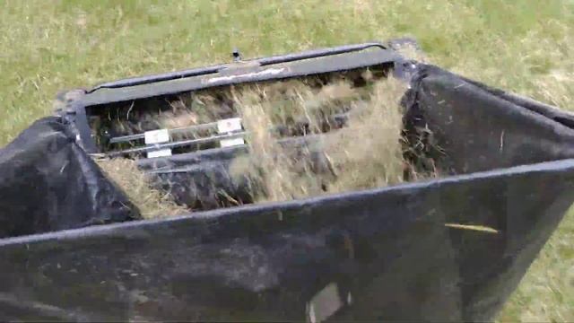 Ręczny pchany zbieracz trawy i liści Agri-Fab смотреть онлайн