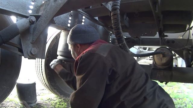 Volvo VNL замена пневморессоры смотреть онлайн