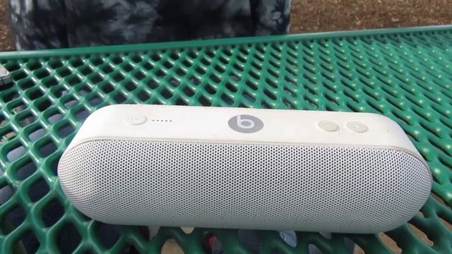 Beats Pill+ vs JBL Charge 3 смотреть онлайн
