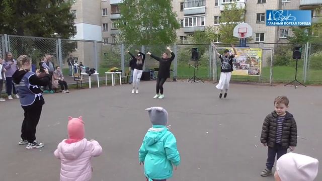Детский дворовый праздник "Здравствуй, лето!" смотреть онлайн