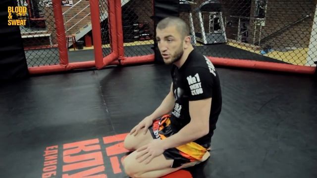 Джабар Аскеров  Работа на мешке для ударника и тренировка пресса