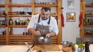 Небанальное блюдо из авокадо от шеф-повара. Салат из авокадо и лосося на чиабатте.