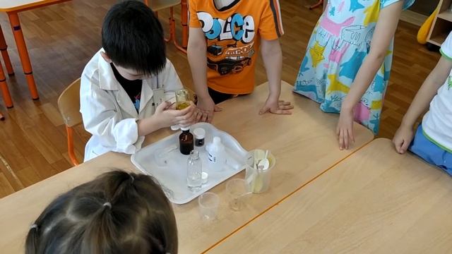 Почему перекись водорода шипит в ранке? смотреть онлайн