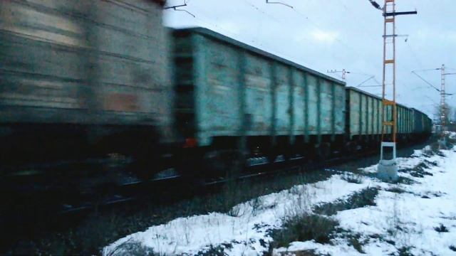 Электровоз (Ермак) 2ЭС5К-391 с грузовым поездом на перегоне Голиковка-Онежский смотреть онлайн