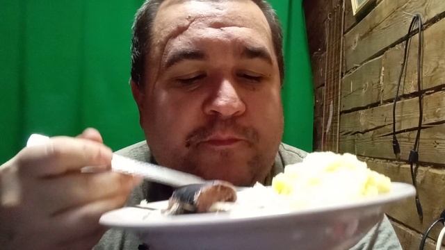 Обжор - пюре с селедочкой и лучком