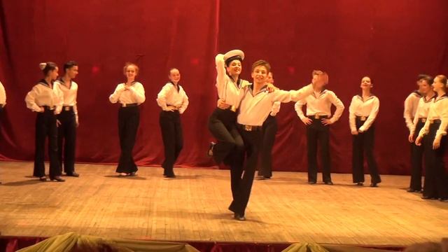 ансамбль "Росинка" в Верхнем Мамоне танец "Яблочко" смотреть онлайн