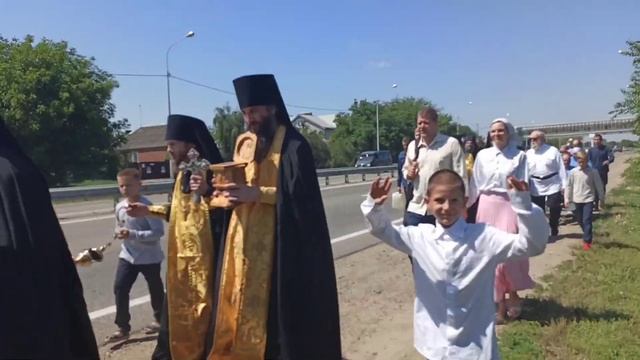 Тимашевский Свято-Духов мужской монастырь. Крестный ход с иконой Божие Матери "Троеручица" смотреть онлайн