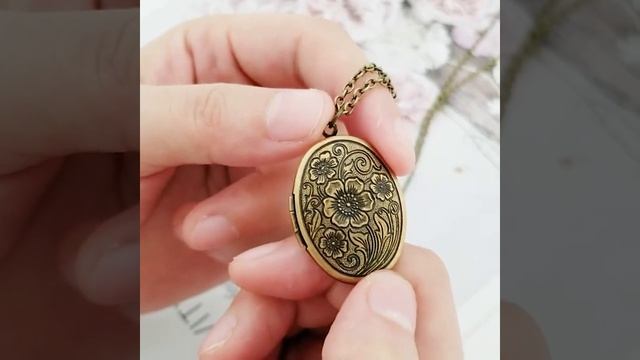 Открывающийся медальон для фотографии или иконки в ретро стиле смотреть онлайн