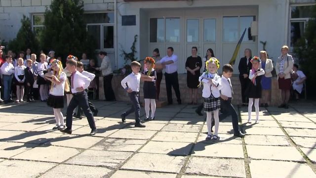 Последний звонок. Получение грамот. Танец. смотреть онлайн