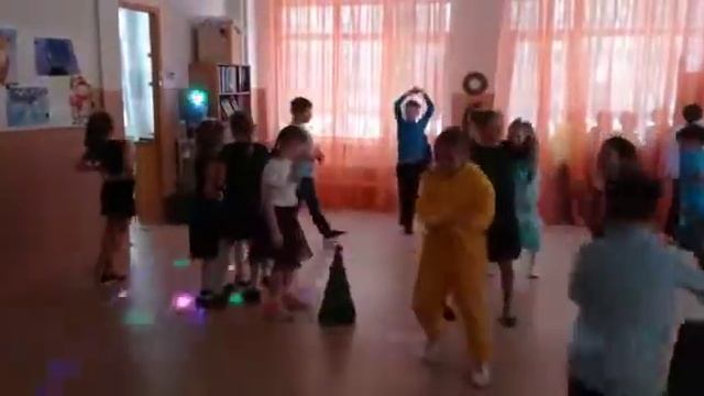 Новогодняя дискотека в 3А классе, 25 Декабря 2020 смотреть онлайн