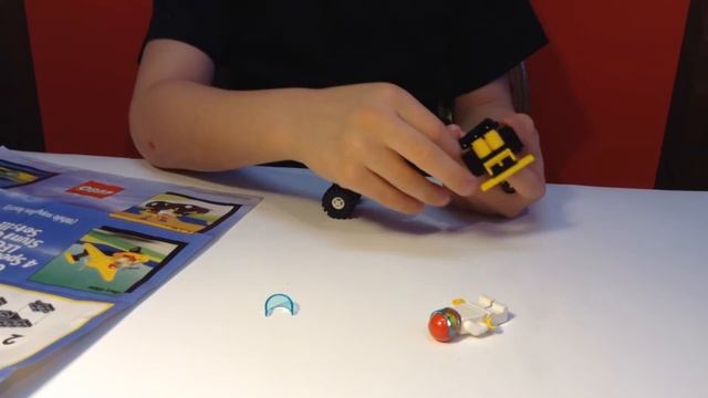 LEGO KID UNWRAPPING TRACK BLASTER ASSEMBLY STUNT CLUB HAPPY CLEVER FUN смотреть онлайн