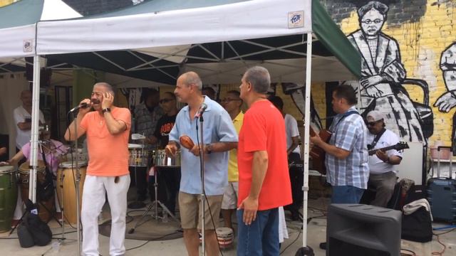 Negra Tomasa - El Clasico (maracas/coros) with Orquesta "Emociones" & singer Luis "Maracas" Rivera смотреть онлайн