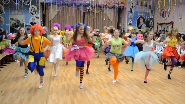 МЫ БРОДЯЧИЕ АРТИСТЫ смотреть онлайн