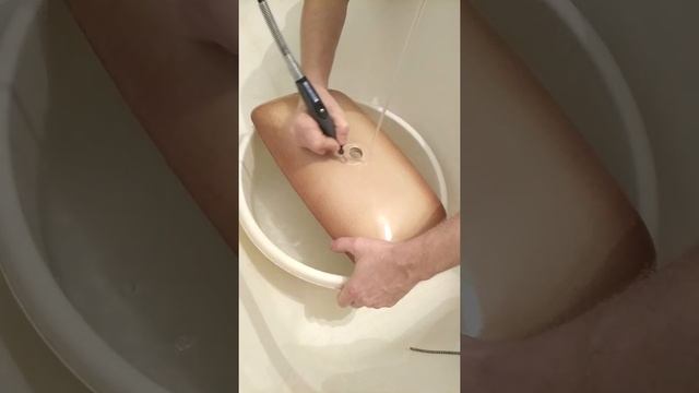 Расширение отверстия крышки сливного бачка смотреть онлайн